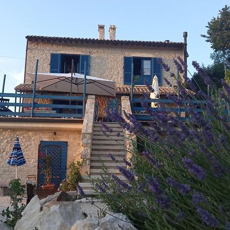 La Casa Dalle Finestre Blu Abbateggio Dış mekan fotoğraf