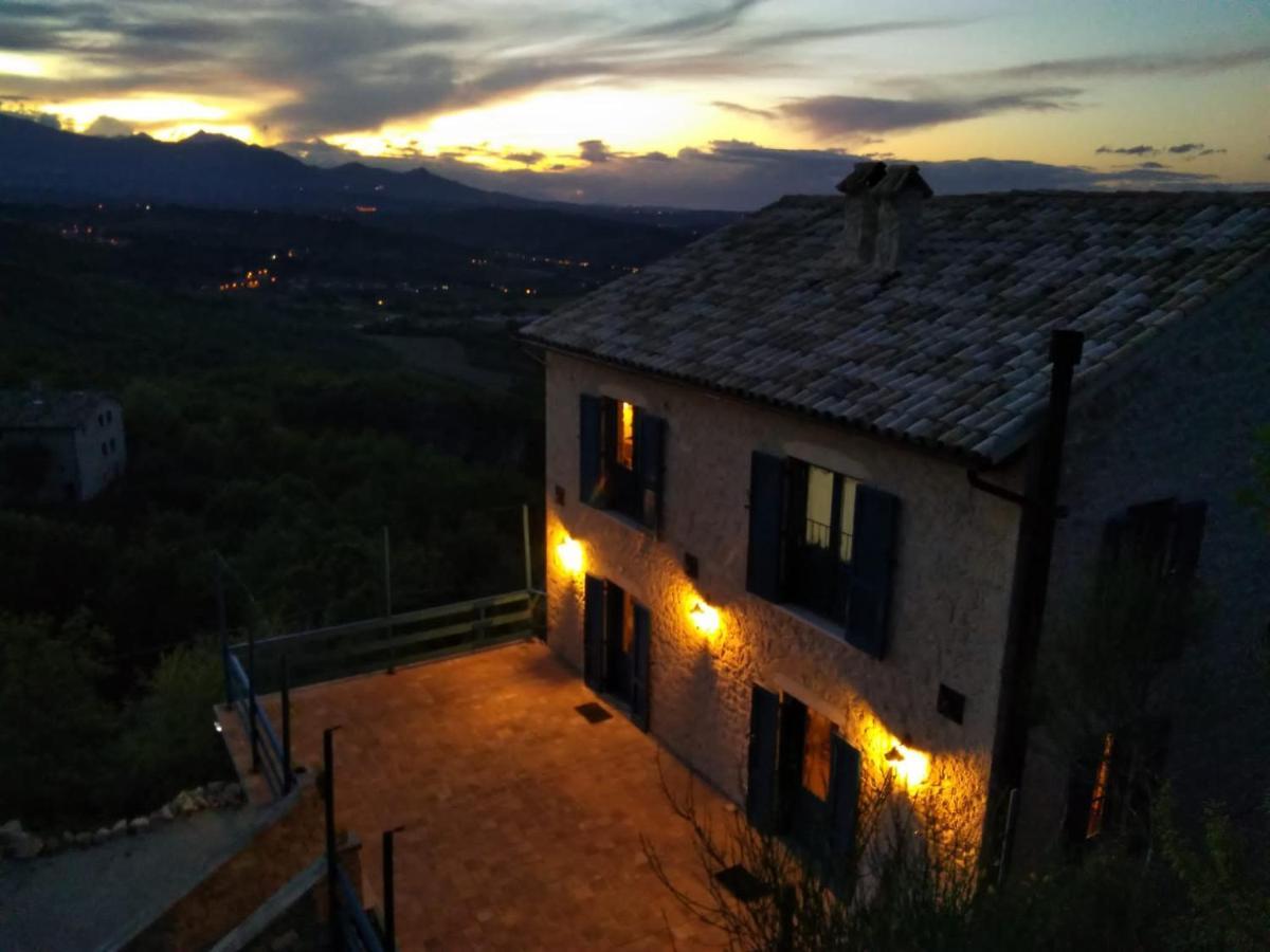 La Casa Dalle Finestre Blu Abbateggio Dış mekan fotoğraf