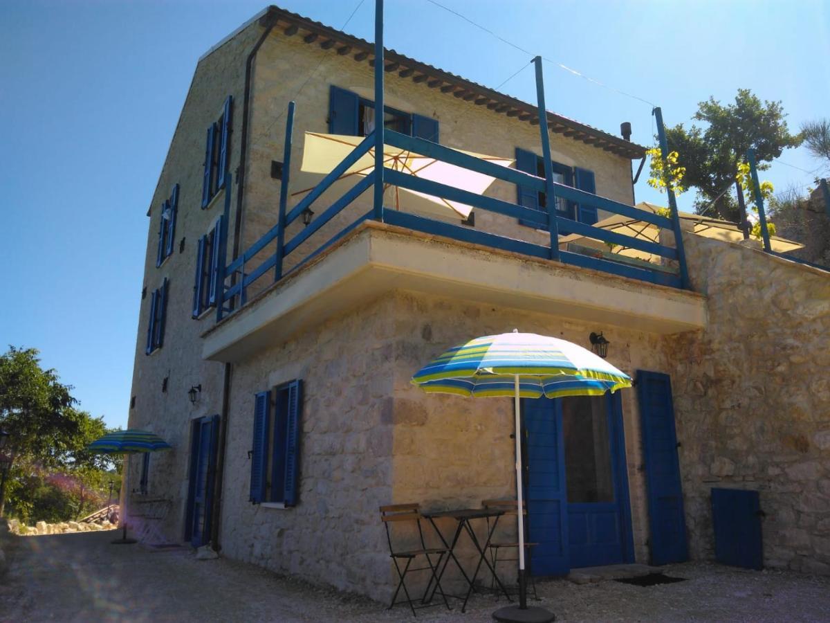 La Casa Dalle Finestre Blu Abbateggio Dış mekan fotoğraf