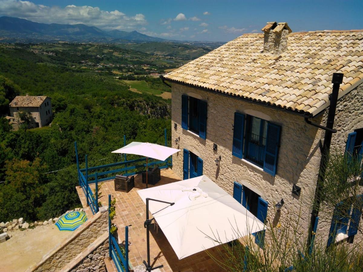 La Casa Dalle Finestre Blu Abbateggio Dış mekan fotoğraf