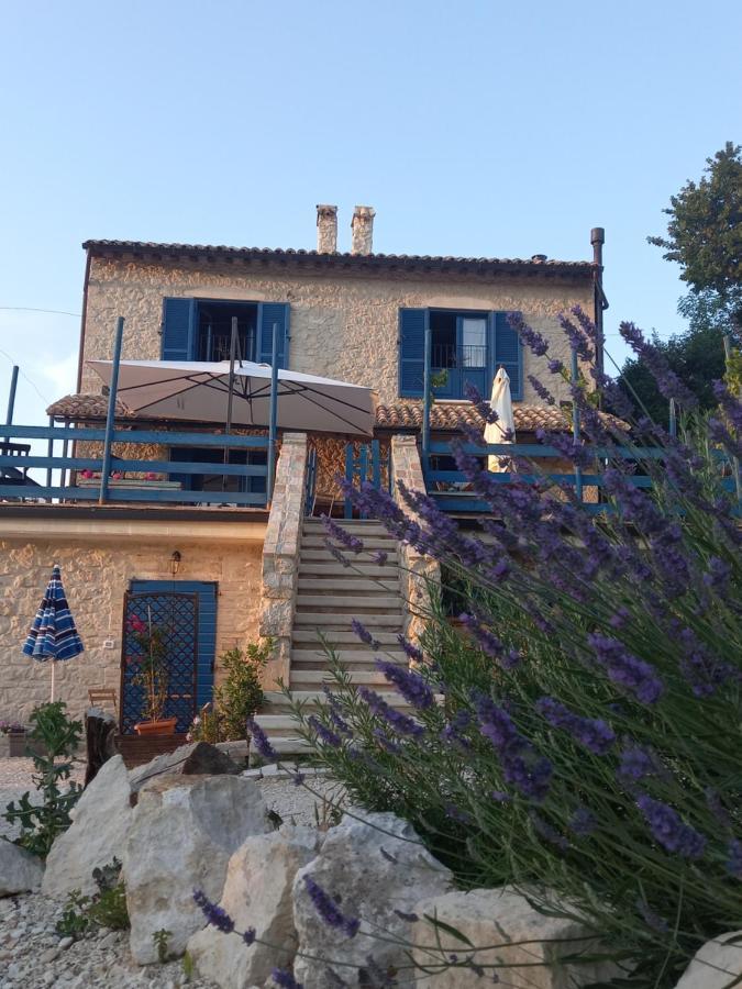 La Casa Dalle Finestre Blu Abbateggio Dış mekan fotoğraf