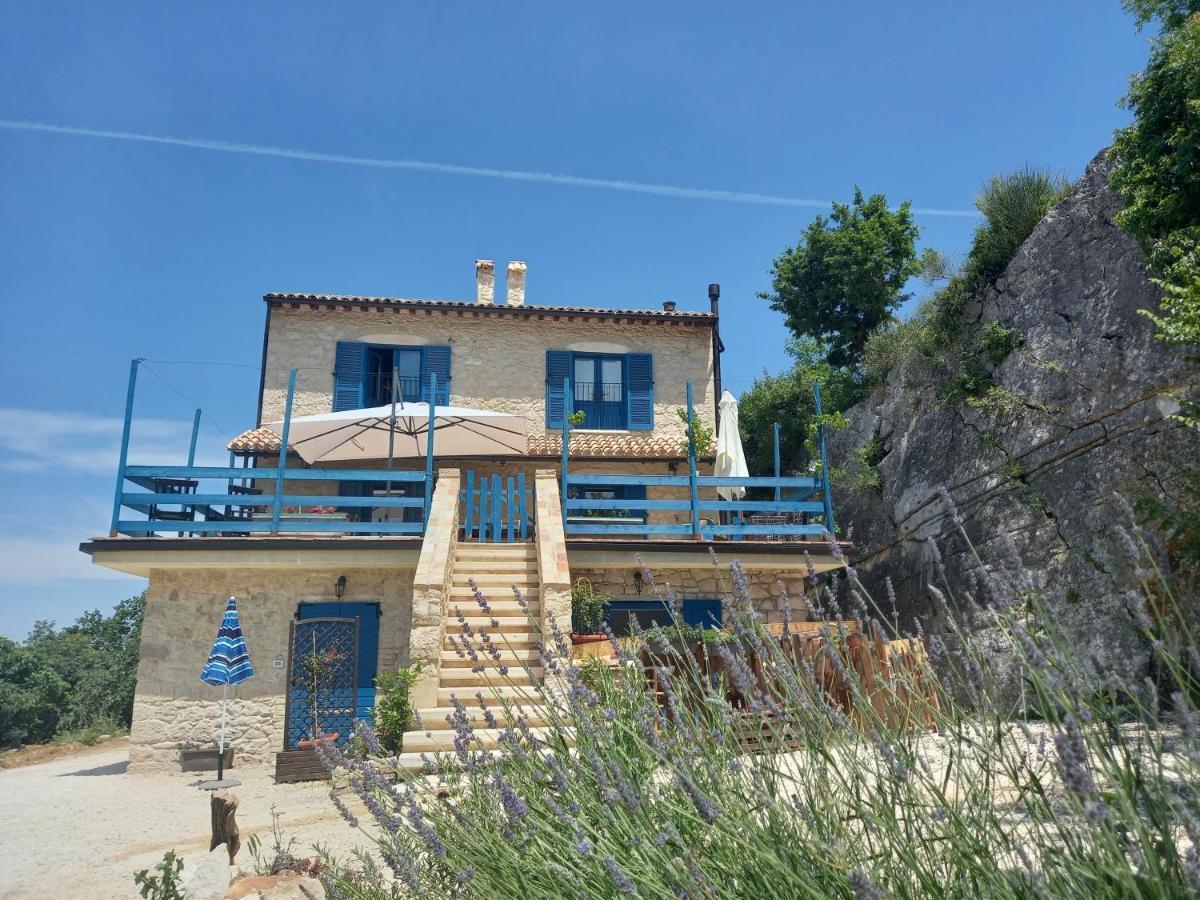 La Casa Dalle Finestre Blu Abbateggio Dış mekan fotoğraf