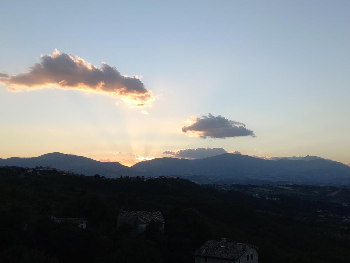 La Casa Dalle Finestre Blu Abbateggio Dış mekan fotoğraf