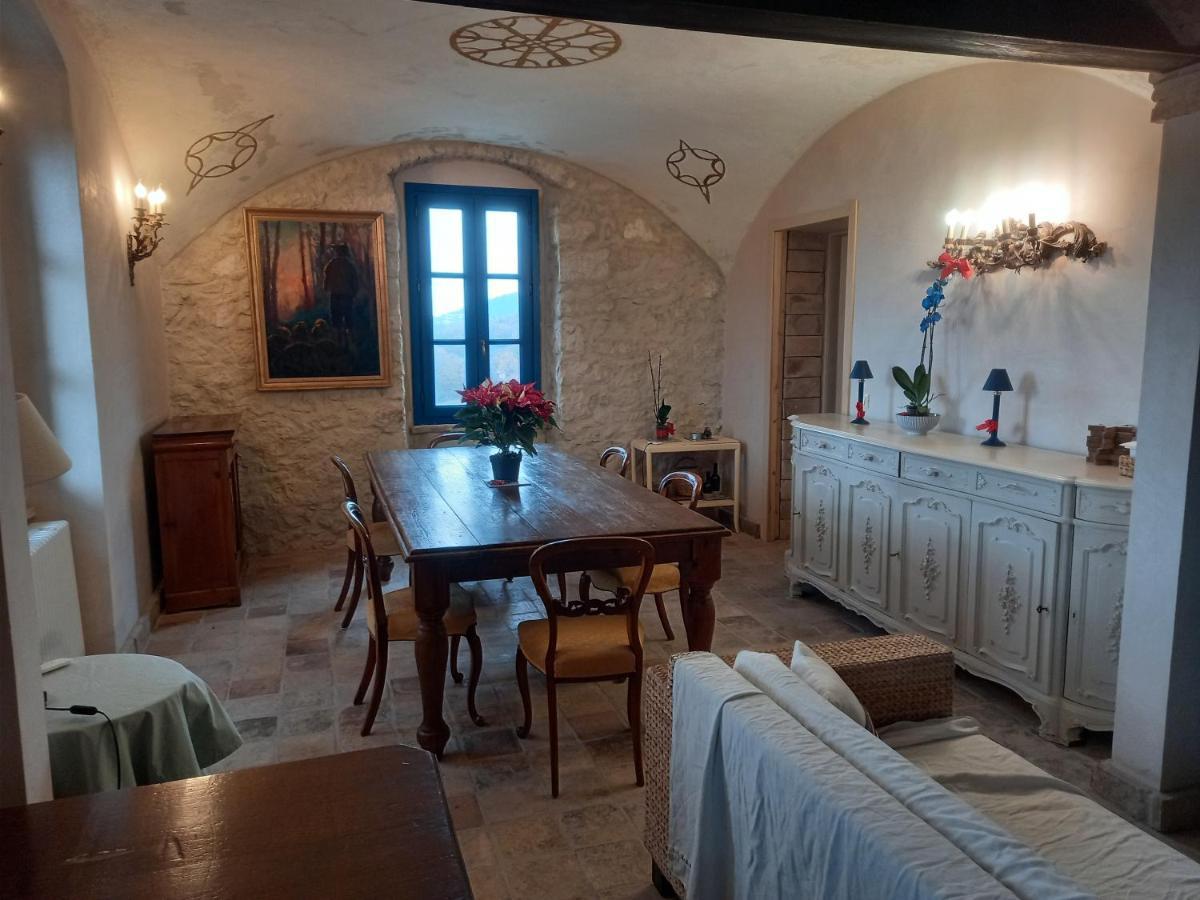 La Casa Dalle Finestre Blu Abbateggio Dış mekan fotoğraf