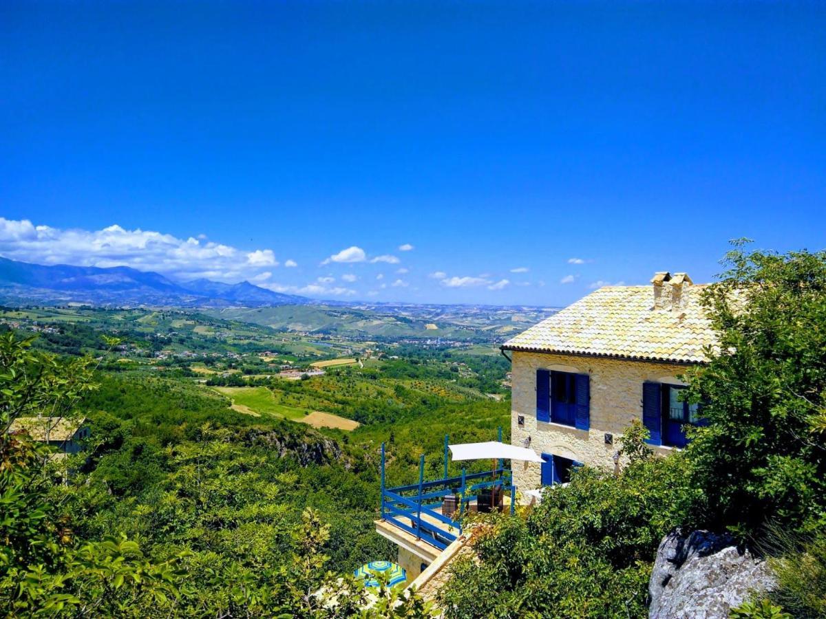 La Casa Dalle Finestre Blu Abbateggio Dış mekan fotoğraf