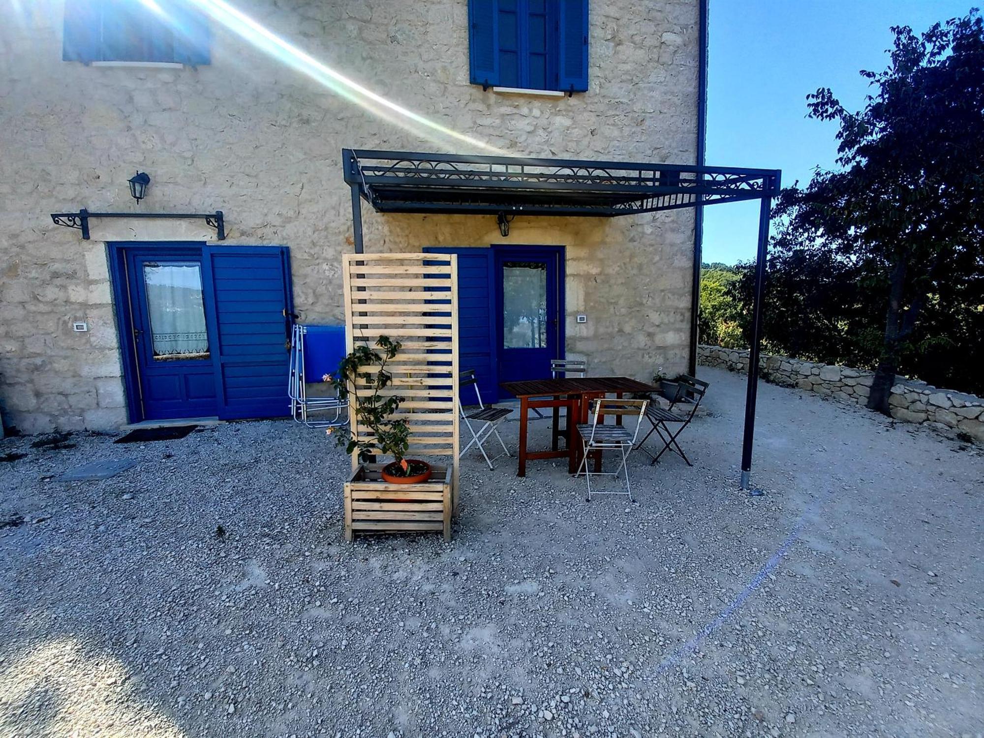 La Casa Dalle Finestre Blu Abbateggio Dış mekan fotoğraf